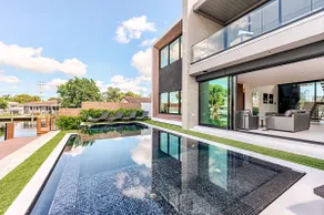 Contemporary 5BR/5.5BA Waterfront Luxury with Pool - Image 3