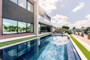 Contemporary 5BR/5.5BA Waterfront Luxury with Pool - Image 4