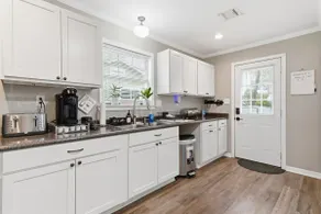 The Fleur de Lis House - Image 4
