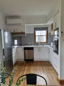 Renovated central Home sleeps 6 huge Boat Trailer Parking heating and cooling electric fire - Image 5
