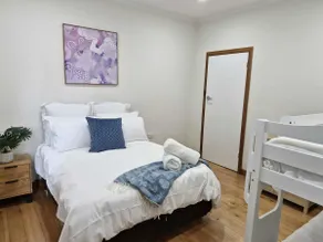 Renovated central Home sleeps 6 huge Boat Trailer Parking heating and cooling electric fire - Image 2