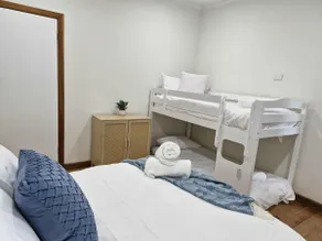 Renovated central Home sleeps 6 huge Boat Trailer Parking heating and cooling electric fire - Image 4