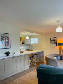 Spacious and bright 3-bedroom apartment near Bordeaux, parking - Image 2