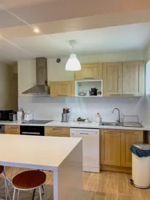 Spacious and bright 3-bedroom apartment near Bordeaux, parking - Image 4