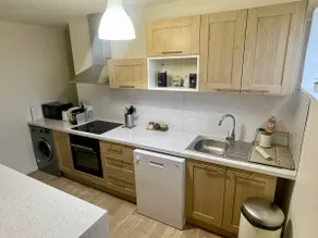 Spacious and bright 3-bedroom apartment near Bordeaux, parking - Image 5