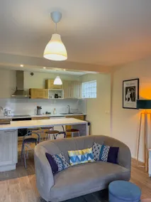 Spacious and bright 3-bedroom apartment near Bordeaux, parking - Image 3