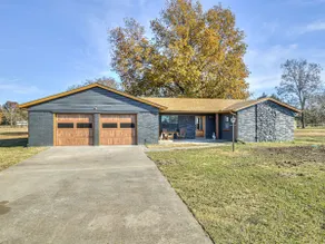 Fabulous 3-bed 2-Bath in Owasso on 3 acres! - Image 2