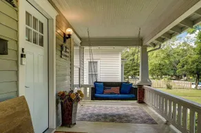 Spacious Bungalow close to downtown - Image 2