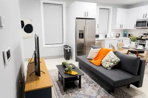 City Adventure-Quick NYC Access-2BR-Free Parking - Image 2
