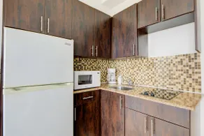 Beachfront - Upgraded King Studio with Kitchen - Image 2
