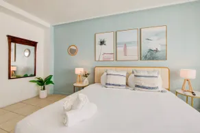 Beachfront - Upgraded King Studio with Kitchen - Image 5