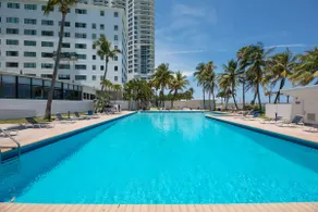 Beachfront - Upgraded King Studio with Kitchen - Image 4