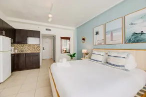 Beachfront - Upgraded King Studio with Kitchen - Image 4