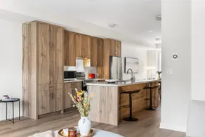 Stylish 4BR Townhome•with Parking•NearGO•30 min DT - Image 3