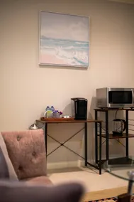 Elegant Studio – Minutes from Airport & Steveston - Image 5
