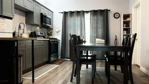 Spacious 1-bedroom, 2 queen beds for 4 people - Image 3