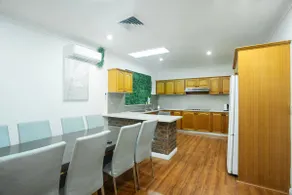 Cozy 2Bd1Bth Unit Near Shops & Airport w/ Bathtub - Image 4
