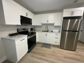 New modern quiet suite, parking, fiber wifi - Image 2