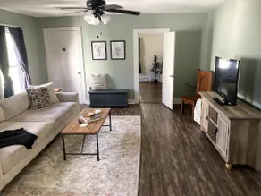 Welcoming 1BR Apt in the Heart of Downtown Cville - Image 2