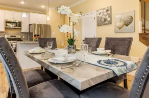 Family Spacious New Cozy 5BR House in Asian Town - Image 4