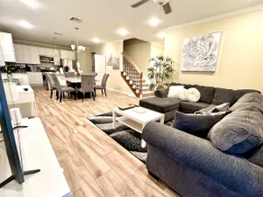 Family Spacious New Cozy 5BR House in Asian Town - Image 3