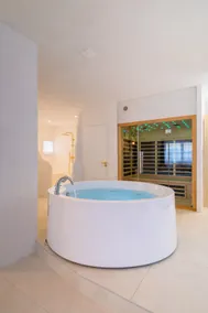 Romantic Santorini Suite with Balneo and Sauna - Image 2