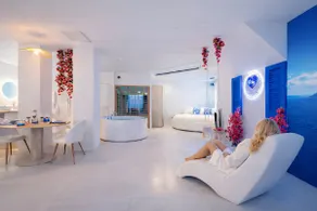 Romantic Santorini Suite with Balneo and Sauna - Image 5
