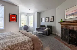 Downtown living! Sleeps 12 w/EV parking balcony - Image 3