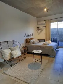 Smart Stay in Pilar: Industrial Style with Garage - Image 2