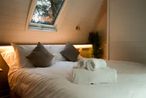 2 Min Walk from NEC | Superking Pod | Sleeps 4 - Image 5