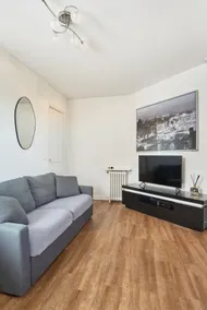 Superb 45 m2 • 4 people • Paris 2 min • Metro - Image 4