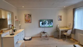Centrally located townhouse in quiet surroundings - Image 2