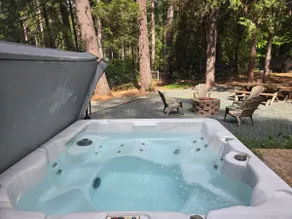 Cascade Retreat, Hot Tub, Fire Pit, and More! - Image 4