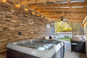 Hammond Hillside Cottage - Image 2