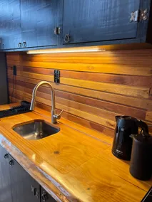 The Valley Cabin - Image 3