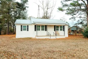 Blackwater Farmhouse | 1939 Historic Retreat - Image 3