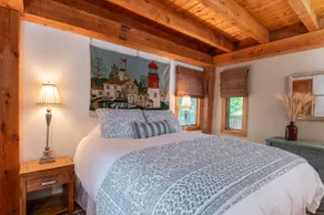 Beautiful 4 Bedroom Cabin by Spruce Lake - Image 5