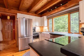 Beautiful 4 Bedroom Cabin by Spruce Lake - Image 3