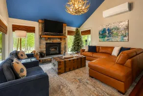 Lake Naomi Creekside Cabin| Firepit, Fairy Village - Image 2