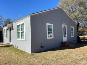 Spacious 2BR Home in Lubbock - Image 2