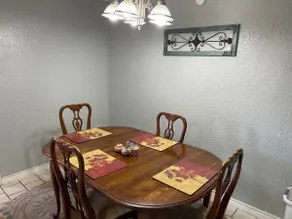 Spacious 2BR Home in Lubbock - Image 5
