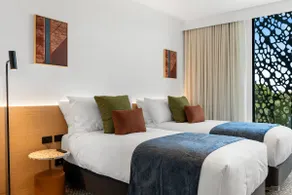 Split Single Room at Hackney Hotel - Image 5