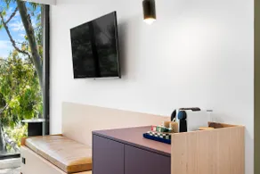 Split Single Room at Hackney Hotel - Image 4