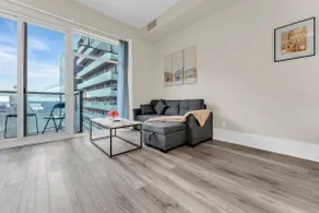 Luxury condo in the heart of Toronto - Image 4