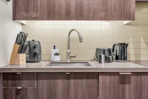 Luxury condo in the heart of Toronto - Image 5