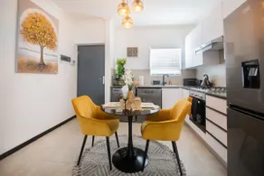 Deplatinum Luxury Apartment-A Home away with love - Image 4