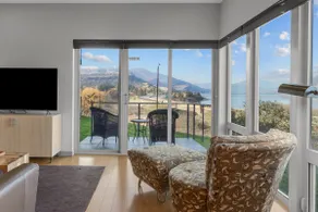 Luxe Modern Condo Columbia Gorge River View - Image 2