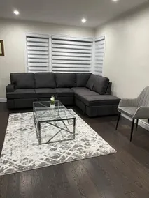 Modern Bungalow in Richmond Hill - 3 Bedrooms - Image 2