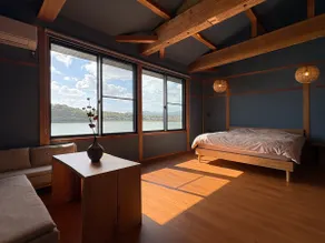 Lakefront villa with sauna, spa and deck by beach. - Image 3