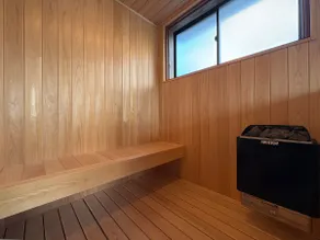 Lakefront villa with sauna, spa and deck by beach. - Image 5